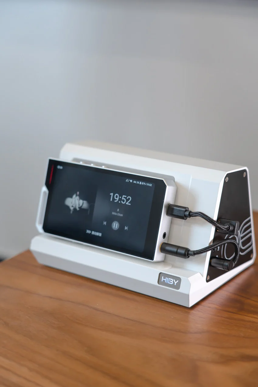 HiBy CR06 Audio Dock with USB 3.0 High Speed Storage Expansion - Image 3